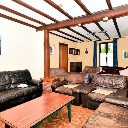 Сasa de vacaciones Cozy Holiday In Leuze With Private Swimming Pool Somme-Leuze