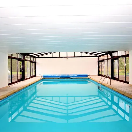 Сasa de vacaciones Cozy Holiday In Leuze With Private Swimming Pool